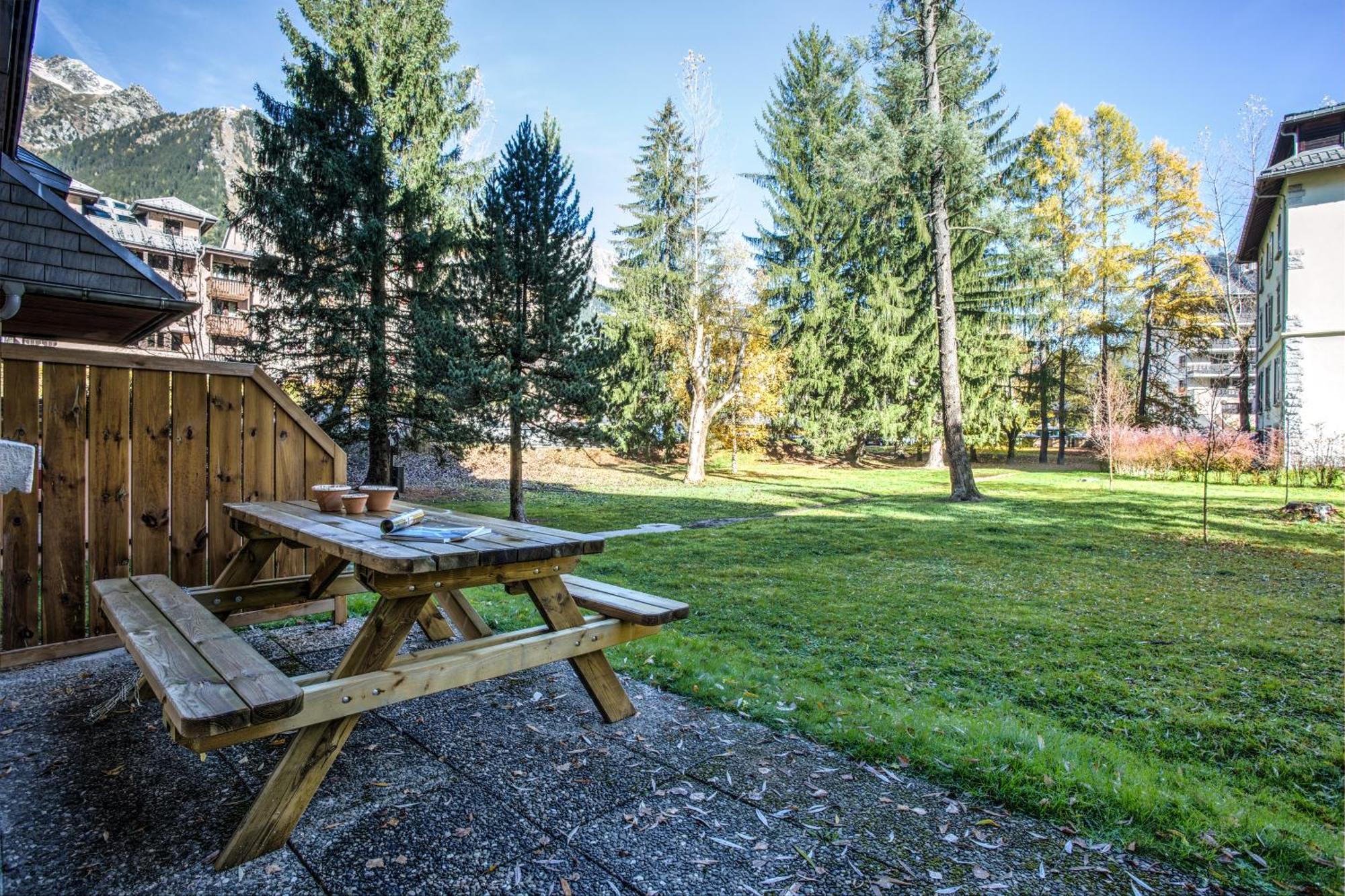 Chamois Blanc Terrasse - A Chamonix Haven Near Aiguille Du Midiアパートメント エクステリア 写真